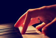 精彩足球对决：运动员舍我其谁争霸赛场